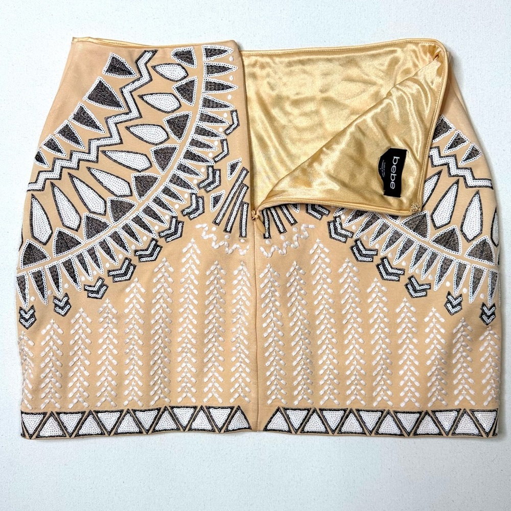 Bebe Nude Sequin Beaded Geometric Tribal Mini Skirt Size 8 - Picture 2 of 9